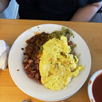 Tina's Cafe - Breakfast bowl. Has browns, bacon, eggs, hatch chile. - Breakfast & Brunch Near Me - Ruidoso, New Mexico Tina's Cafe - Breakfast bowl. Has browns, bacon, eggs, hatch chile. - Breakfast & Brunch Near Me - Ruidoso, New Mexico
