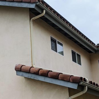 Bresnahan Rain Gutter Cleaning - Front gutters after repair. - Gutter Services Near Me - Long Beach, California Bresnahan Rain Gutter Cleaning - Front gutters after repair. - Gutter Services Near Me - Long Beach, California