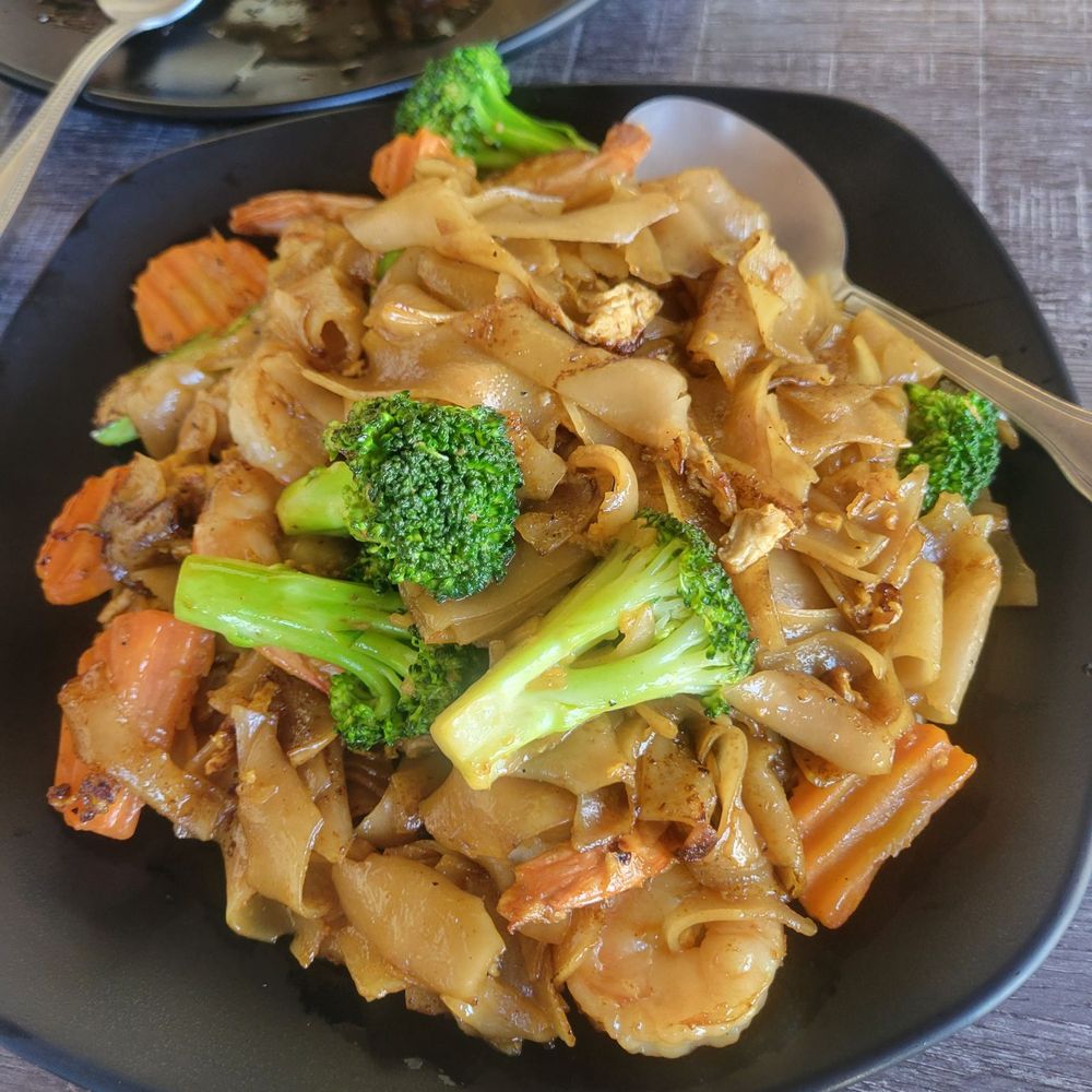 Satu Thai Bistro - Pad sew - Thai Near Me - Azusa, California Satu Thai Bistro - Pad sew - Thai Near Me - Azusa, California