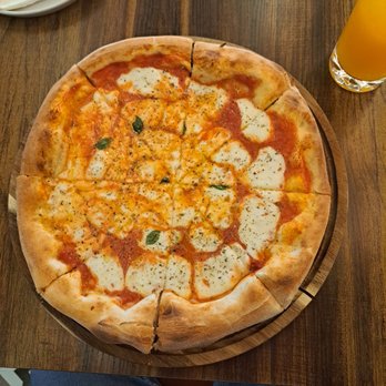 Antojos 509 Bistro - Margarita pizza - Venezuelan Near Me - Kennewick, Washington