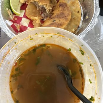 Birria Carbajal’s - Consomé de birria parece agua - Food Trucks Near Me Birria Carbajal’s - Consomé de birria parece agua - Food Trucks Near Me