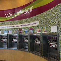 Menchies - Frozen yogurt bar