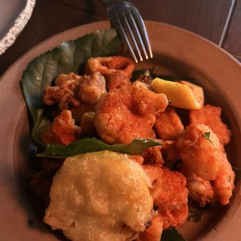 Casa Neos - Crispy calamari and shrimp - Mediterranean Near Me - Miami, Florida