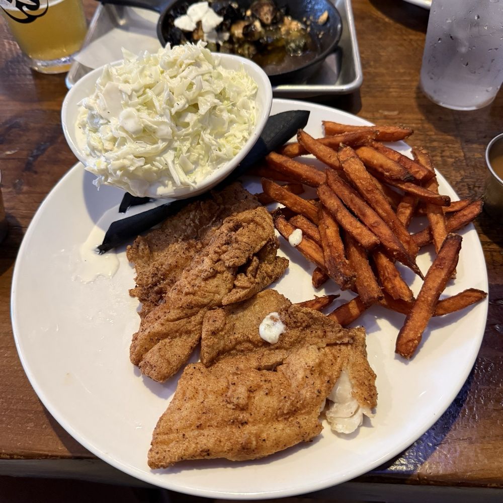 Elliot's Wood Fired Kitchen & Tap - Pizza Near Me - Powell, Ohio