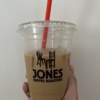 Jones Coffee Roasters - iced vanilla latte w oat milk - Coffee Roasteries Near Me - Pasadena, California