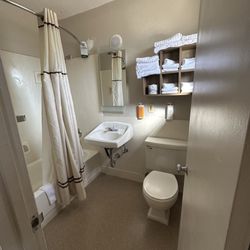 Yavapai Lodge - Bathroom