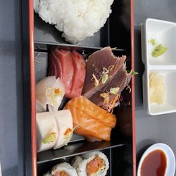 Little Lilly Sushi - Sashimi bento.
