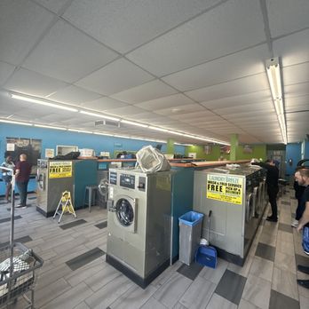 Laundry Breeze, FREE Pickup Delivery, Wash & Fold, Dry Clean - Laundromat Near Me - Los Angeles, California