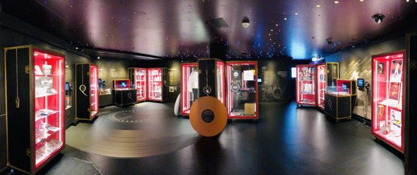 Queen Studio Experience by null