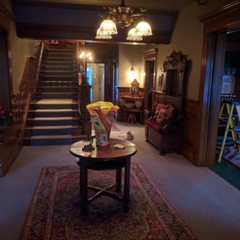 Gaslight Inn - Grand entry - Bed & Breakfast Near Me - Seattle, Washington