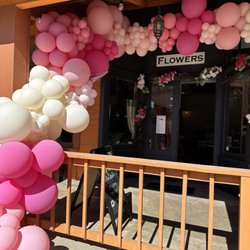 Pecan Street Market - Custom Balloon Arch