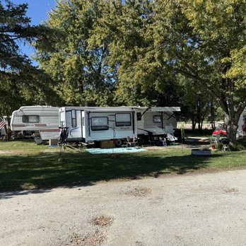 Enchanted Shores - Pal of managers son. Smokes cigars all day outside, tugs on your cable locks to see what he can take. - Campgrounds Near Me - Peotone, Illinois