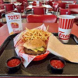 Freddy's Frozen Custard & Steakburgers - Love the burgers are cooked to order! Everything was served hot