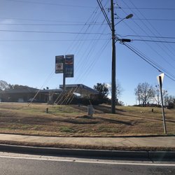 Dan's Food Mart - Outside