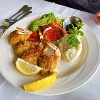 Domenico's On the Wharf - Seafood Near Me - Monterey, California
