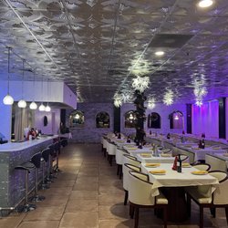 Beenz Indian Grill And Bar - Christmas decorations