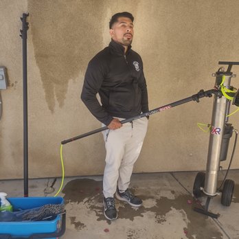 Squeegee Bros Window Pros - Here is Eddie posing for the camera - Window Washing Near Me - Riverside, California