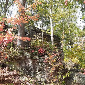 Tory's Den - Fall. - Hiking Near Me - Plymouth, Connecticut