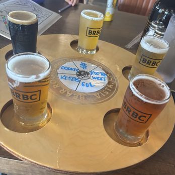 Bear Roots Tavern - Beer flight - I really enjoyed all of these, plus the others I tasted from the Hubs and our friends. - American Near Me - Escondido, California