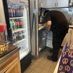 Auntie Anne's - Drinks for sale