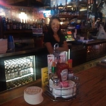 Big B's Barbecue - Mel served my excellent wings and coleslaw today - Barbeque Near Me - Fullerton, California