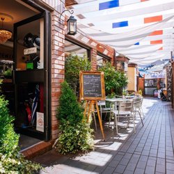 Café du Chat Noir - Arcade in the sunshine