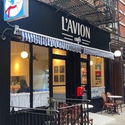 11/12/23 Cool Aviation themed cafe.