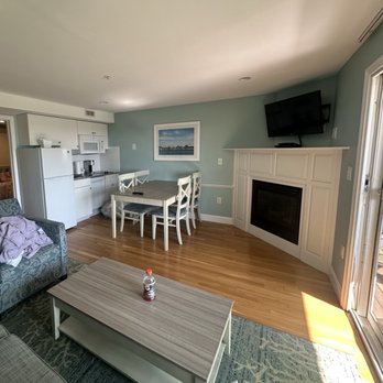 Edgewater Beach Resort - Living room area to balcony deck - Hotels Near Me - Dennisport, Massachusetts Edgewater Beach Resort - Living room area to balcony deck - Hotels Near Me - Dennisport, Massachusetts