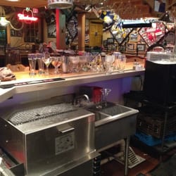 Applebee's Grill + Bar - Lazy ass bartender leaves that shit there for :40 minutes that i was there, how long before?? Who knows..