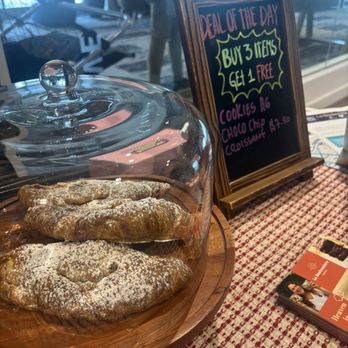 La Bonbonniere Bakery - Bakeries Near Me - Charlotte, North Carolina
