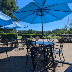 River's Edge Grille & Tavern - Outdoor seating