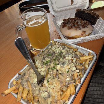 Stein - German poutine, donuts, beer - Beer Bar Near Me - Leavenworth, Washington Stein - German poutine, donuts, beer - Beer Bar Near Me - Leavenworth, Washington