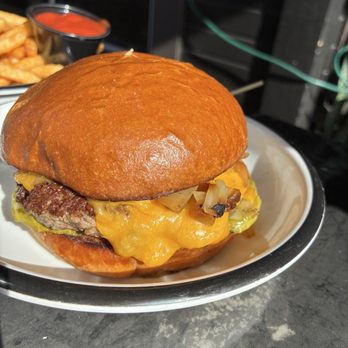 Villain’s Brewing - Smash burger - Brewpubs Near Me - San Diego, California