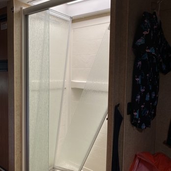 Cruise America - The shower that flooded, the door that broke off and almost killed my 5 year old as we were driving that POS. - RV Rental Near Me - St. Charles, Illinois Cruise America - The shower that flooded, the door that broke off and almost killed my 5 year old as we were driving that POS. - RV Rental Near Me - St. Charles, Illinois
