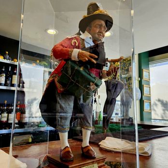 'O Munaciello - Amazing collection of figurines - Pizza Near Me - Miami, Florida
