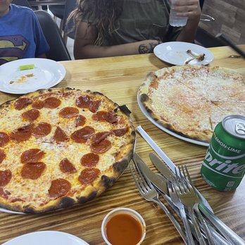 Toto 2 pizza - Pepperoni and cheese pizza - Pizza Near Me - Miami Beach, Florida Toto 2 pizza - Pepperoni and cheese pizza - Pizza Near Me - Miami Beach, Florida