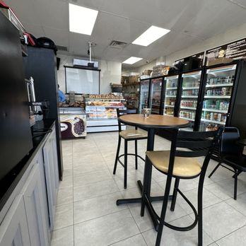 Familia Deli - Delis Near Me - Patchogue, New York