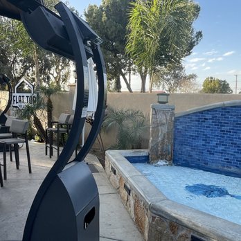 Flat Top Bar and Grill - Outside seating - Pubs Near Me - Riverside, California