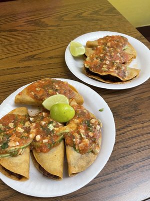 Mariscos Jalisco by null