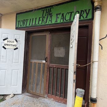 El Pocito Restaurant - Screen door leading inside - Mexican Near Me - McAllen, Texas