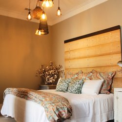 Wild Daisy Farm and B & B - Cotton Mill Suite king size bed