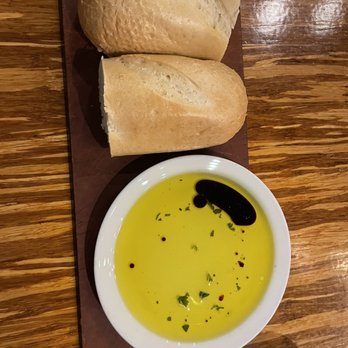 Johnny Rocco's Italian Grill - bread and olive oil - Italian Near Me - Niagara Falls, Ontario