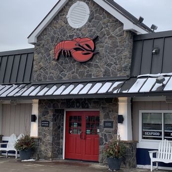 Red Lobster - the front of a restaurant - Seafood Near Me - Minneapolis, Minnesota