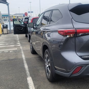 Hertz Rent A Car - Car has been reunited for 7 days and this location won't send the receipt. Tried Twitter, FB, Support Line, and emails no help. - Car Rental Near Me - Chicago, Illinois