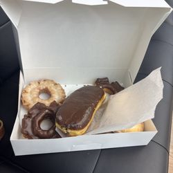 Am Donut - Freshly filled long john and other donuts