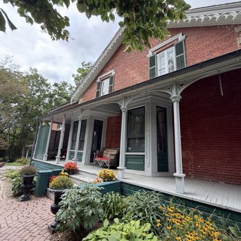 Hillary House - Landmarks & Historical Buildings Near Me - Aurora, Ontario Hillary House - Landmarks & Historical Buildings Near Me - Aurora, Ontario