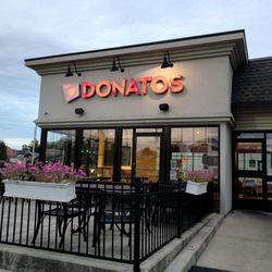 Donatos Pizza - Outside