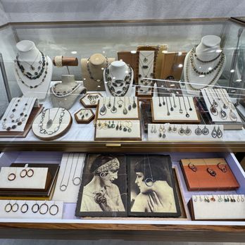 Mashka - Displayed so easily to browse - Jewelry Near Me - Honolulu, Hawaii Mashka - Displayed so easily to browse - Jewelry Near Me - Honolulu, Hawaii