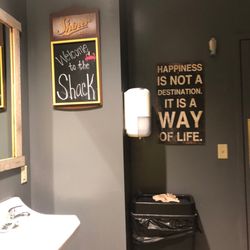 Shuckin' Shack Oyster Bar - Clean restrooms