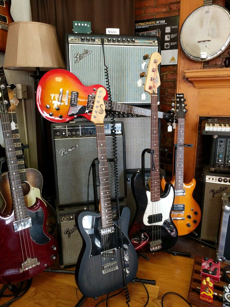 THE MUSIC BOX Updated October 2024 27 Court St, Plymouth, Massachusetts Guitar Stores